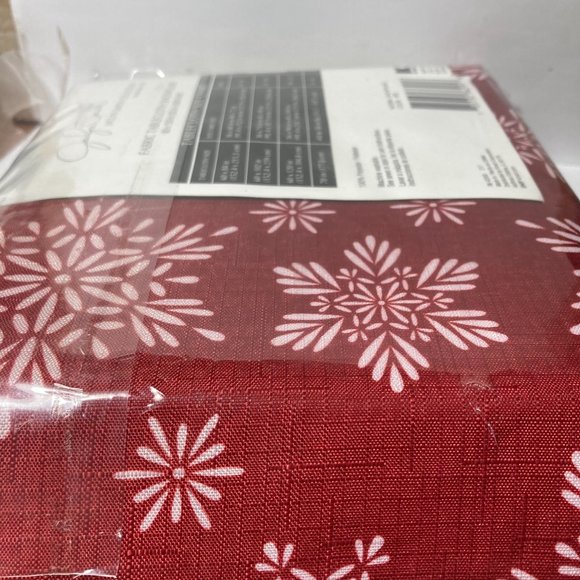 Snowflake Tablecloth Rectangle 60" x 120" Red White Jaclyn Smith Fabric - Picture 5 of 15